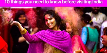 Indian Women Celebrating holy festival .10 things you need to know before visiting India