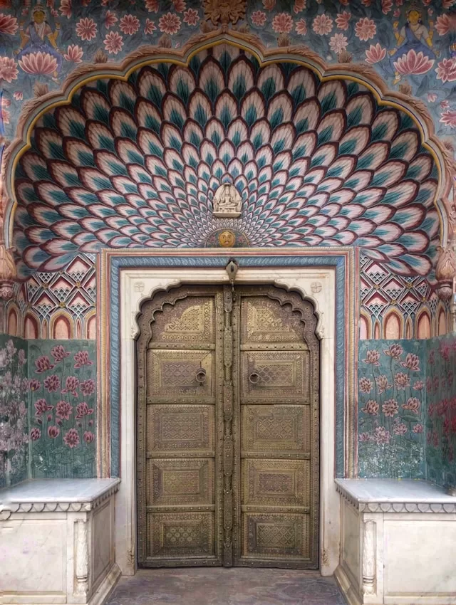 Beautiful Lotus Gate of City Place, Jaipur - Exploring the Majestic Palaces and Forts of Rajasthan